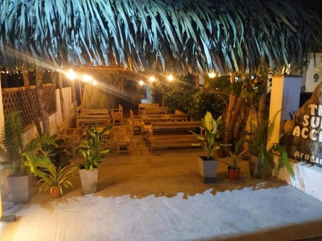 The Surf Access Guest House 아루감 베이 외부 사진