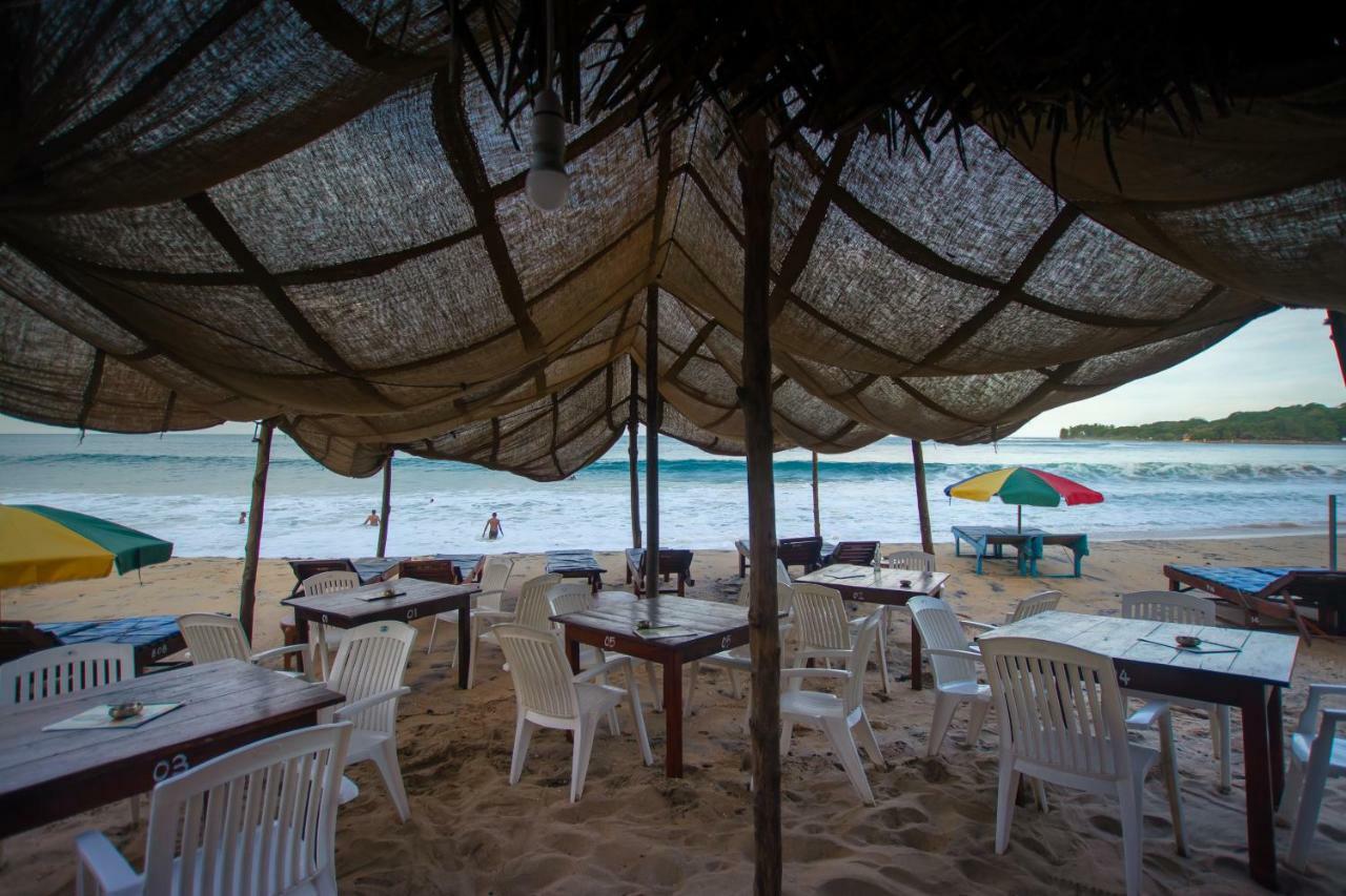 The Surf Access Guest House 아루감 베이 외부 사진